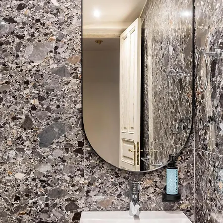 Elegant & Luxury Escape Skg
